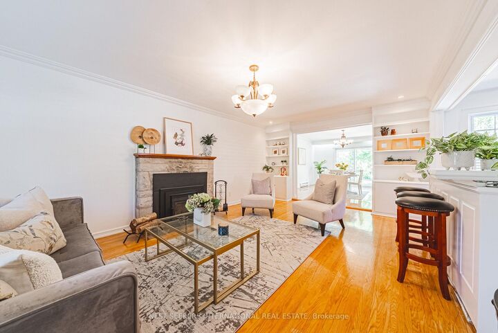 Property Photo:  5039 Valley Way Main &Amp Upper  ON L2E 1W8 