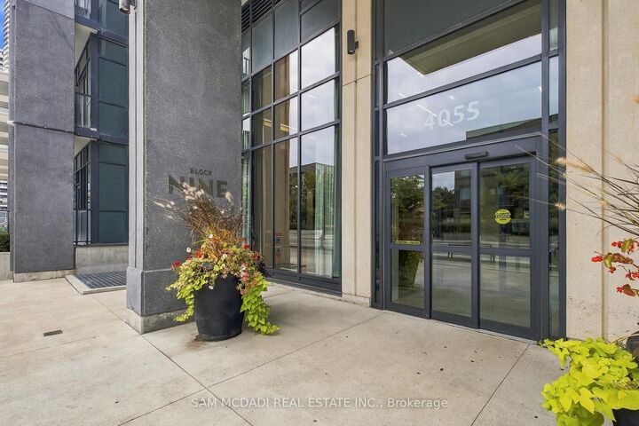 Property Photo:  4055 Parkside Village Drive Th6  ON L5B 0K8 