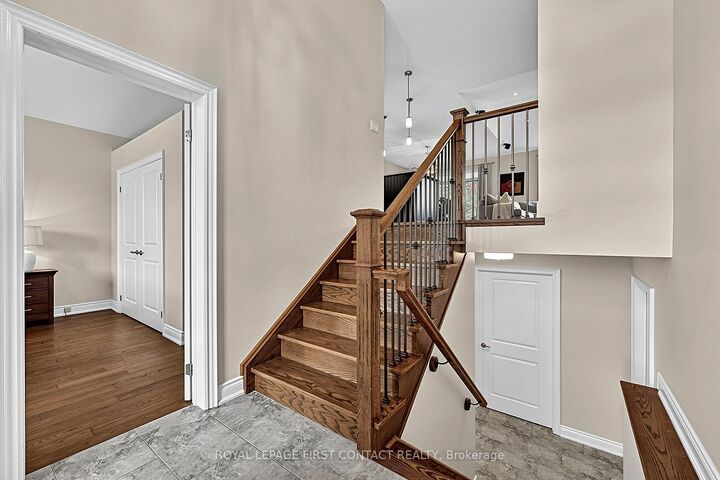 Property Photo:  981 Ewart Street  ON L4G 9G3 