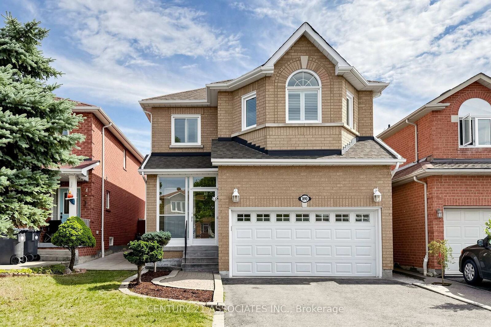 Property Photo:  890 Blyleven Boulevard  ON L5V 2J3 