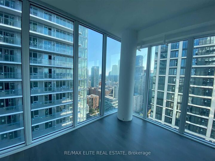 Property Photo: 99 Broadway Avenue 3209 ON M4P 0E3