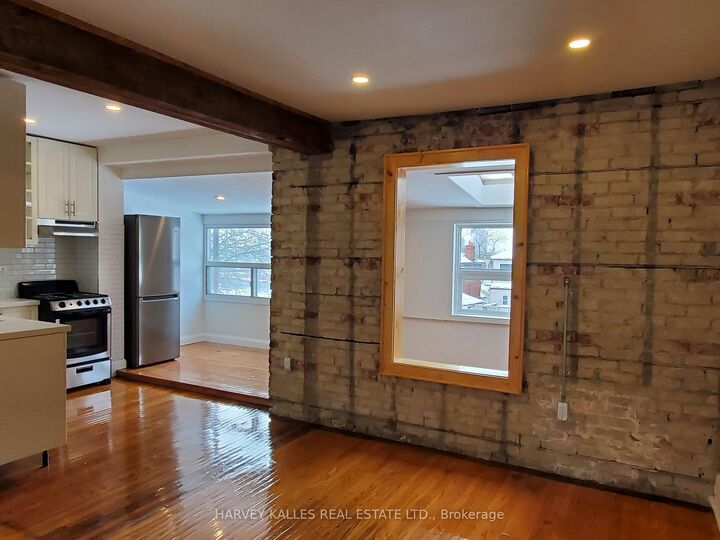 Property Photo:  28 Winona Drive Upper  ON M6G 3S6 