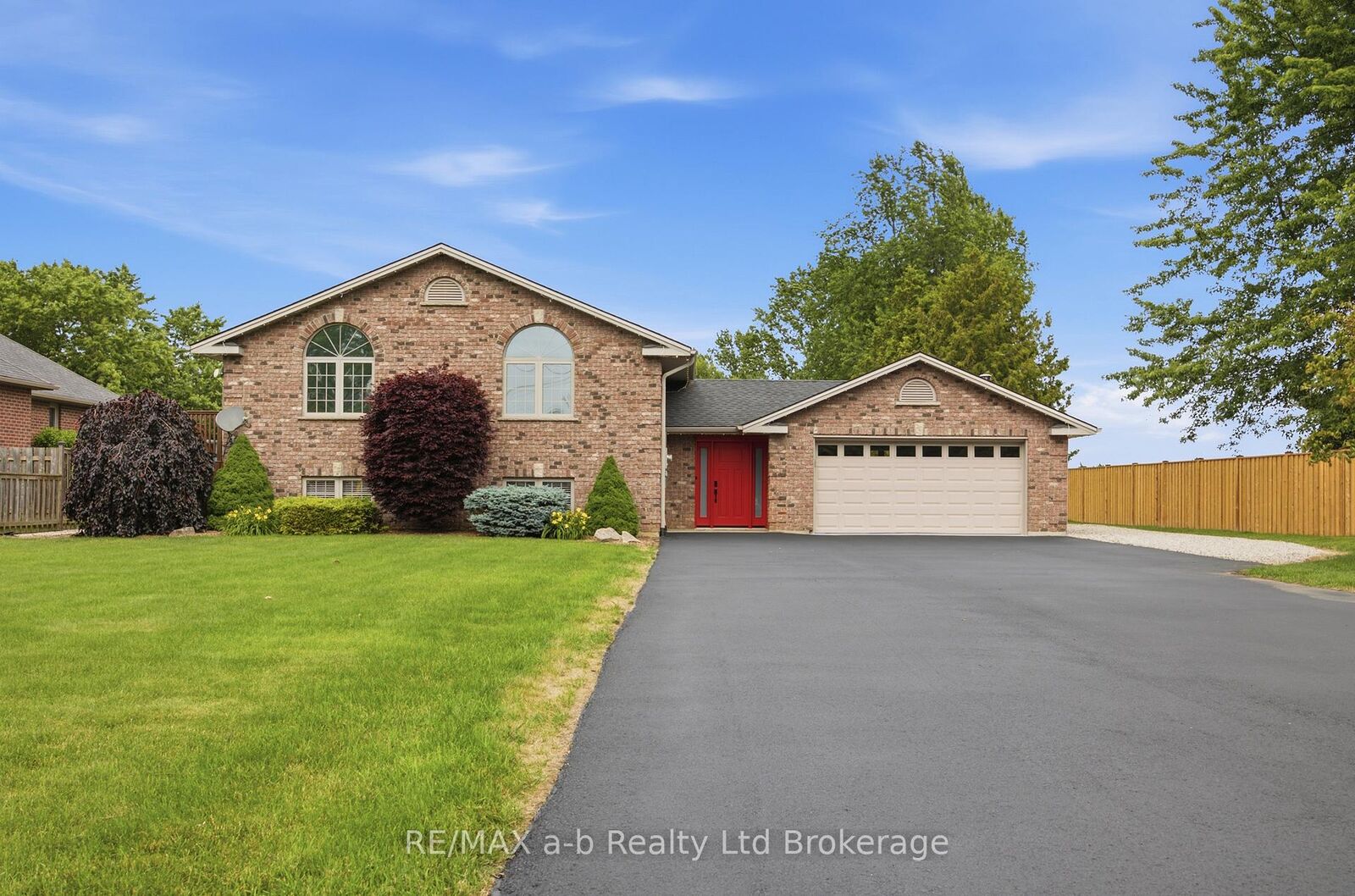 Property Photo:  6744 Hacienda Road  ON N5H 2R5 