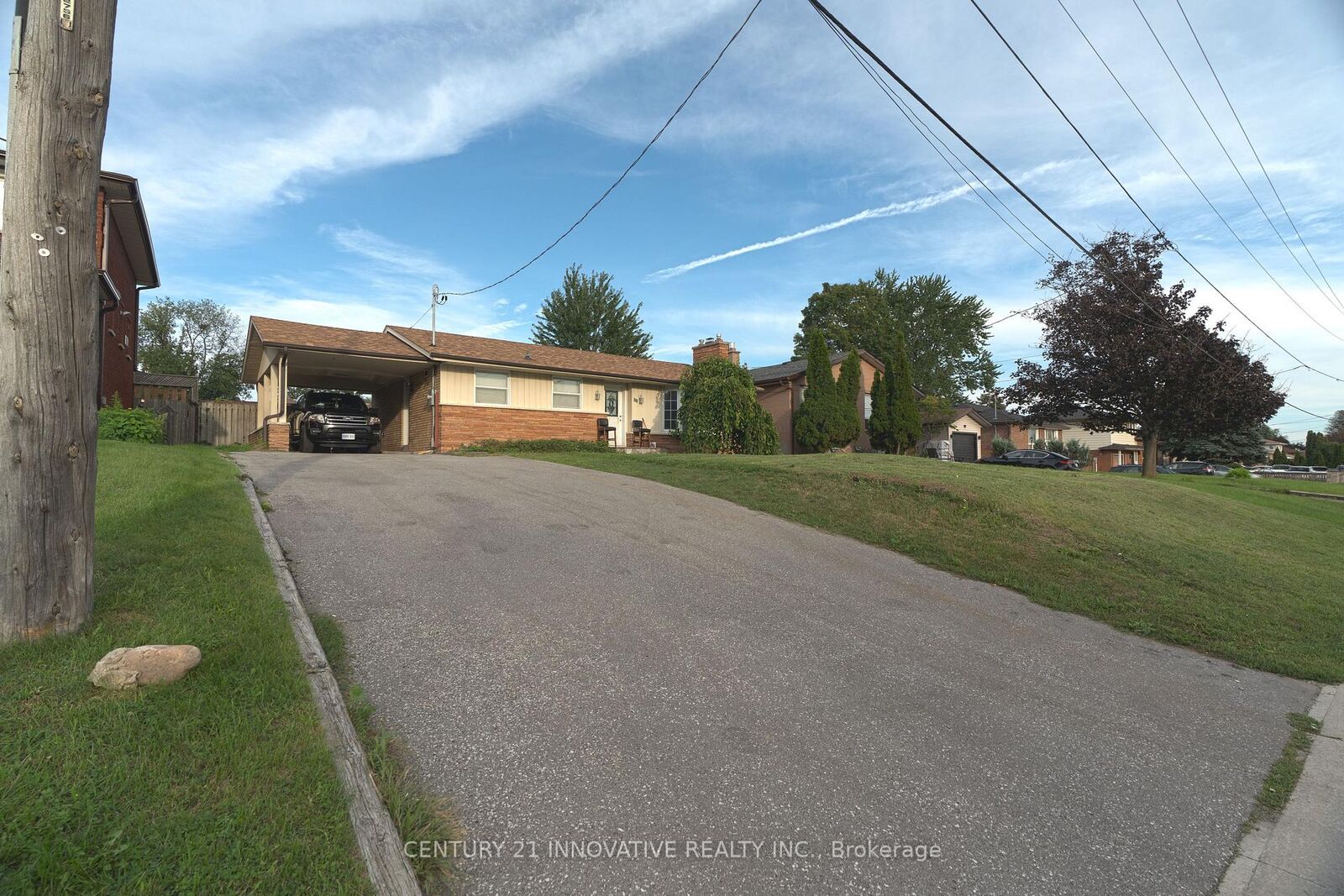 Property Photo:  89 Thickson Road S  ON L1N 2C7 