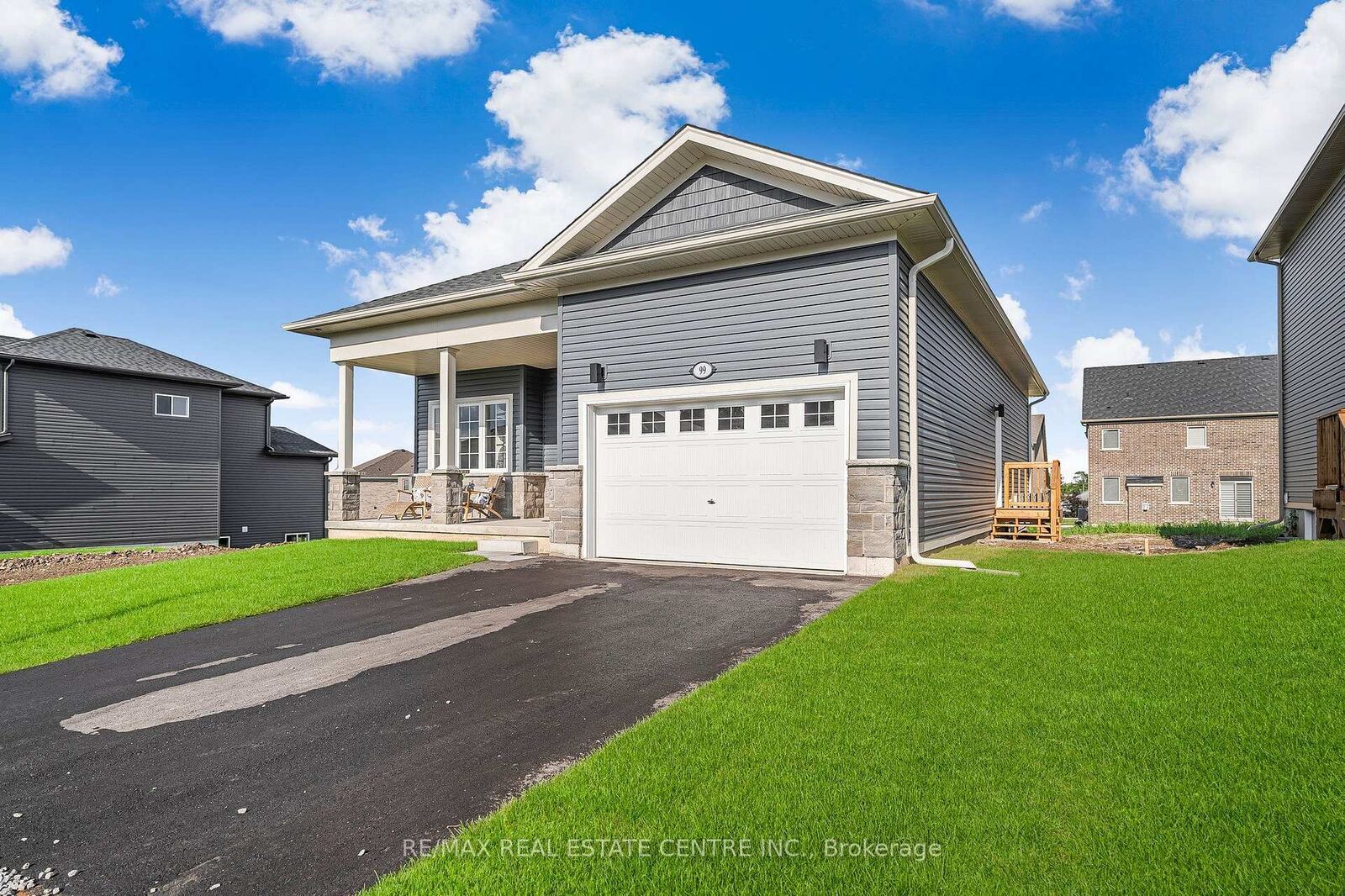 Property Photo:  99 Hillcrest Road  ON L3K 6E4 