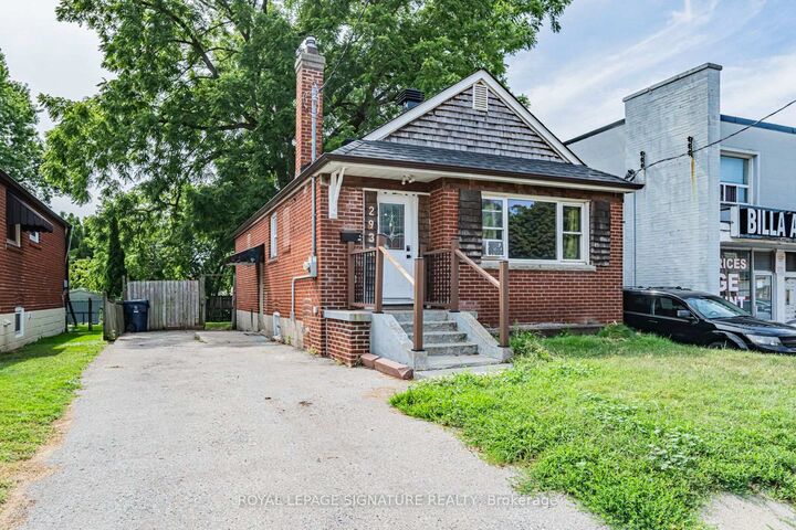 Property Photo:  2935 St Clair Avenue E  ON M4B 1N9 