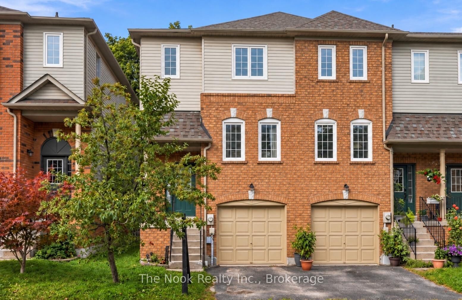 Property Photo:  33 Aspen Park Way  ON L1N 9M6 
