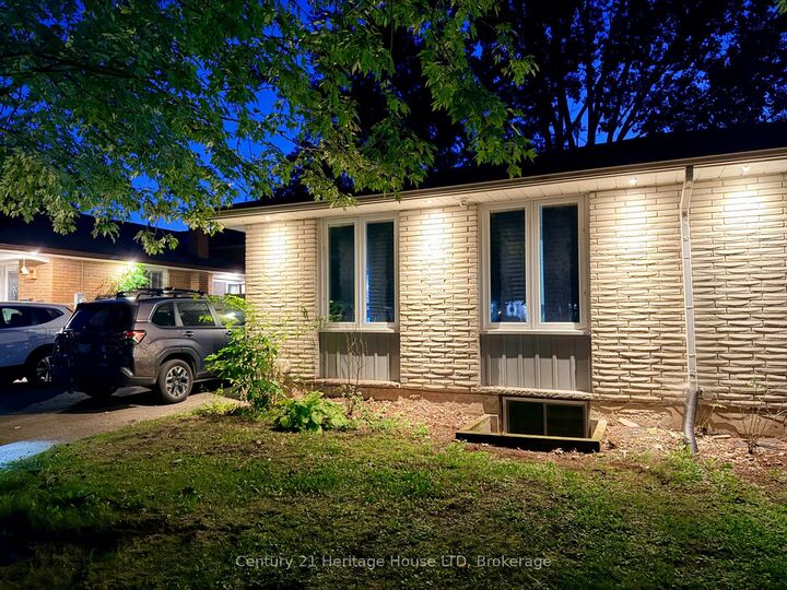 Property Photo:  387 First Avenue  ON L3C 5R3 