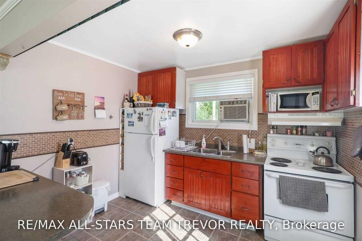 Property Photo: 344 Annshiela Drive ON L4P 3A5
