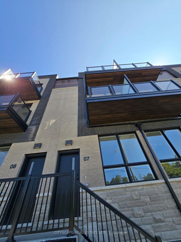 Property Photo:  531 Big Bay Point 7  ON L4N 3Z6 