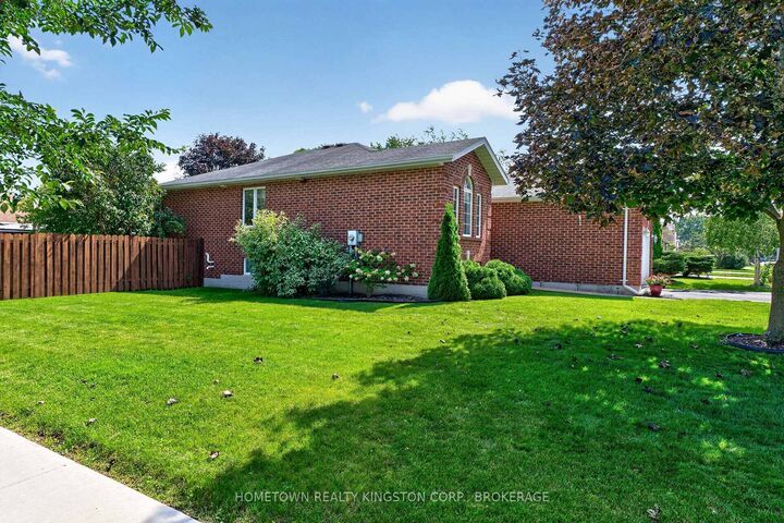 Property Photo:  540 Sackville Crescent  ON K7M 8W3 