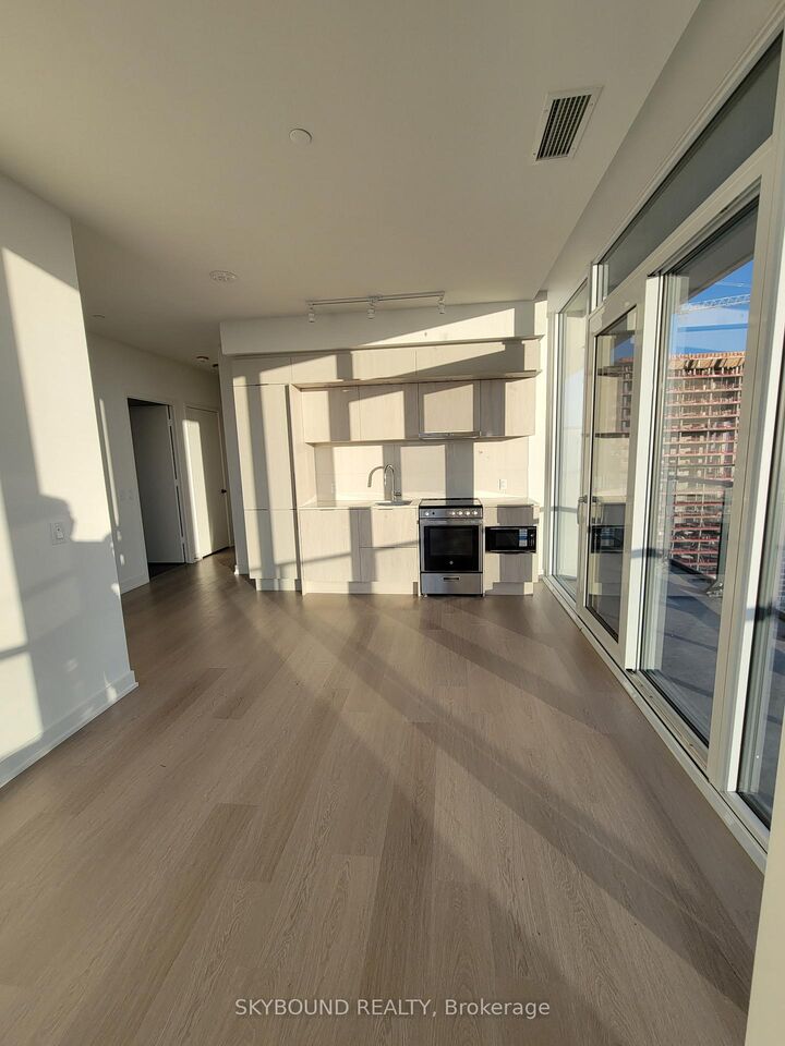 Property Photo:  448 Burnhamthorpe Road 2902  ON L5B 0R4 