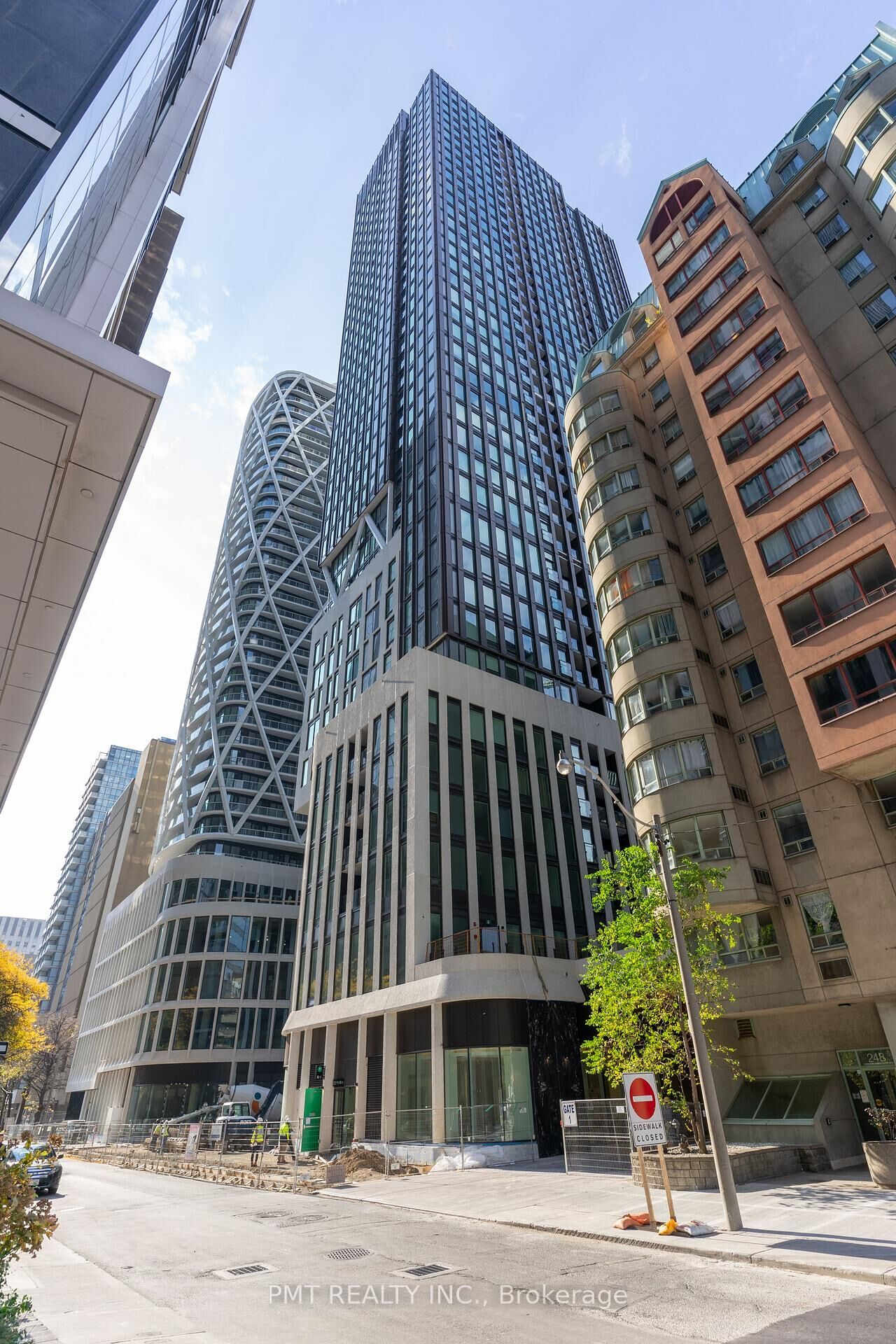 Property Photo:  238 Simcoe Street 2701  ON M5T 0E2 