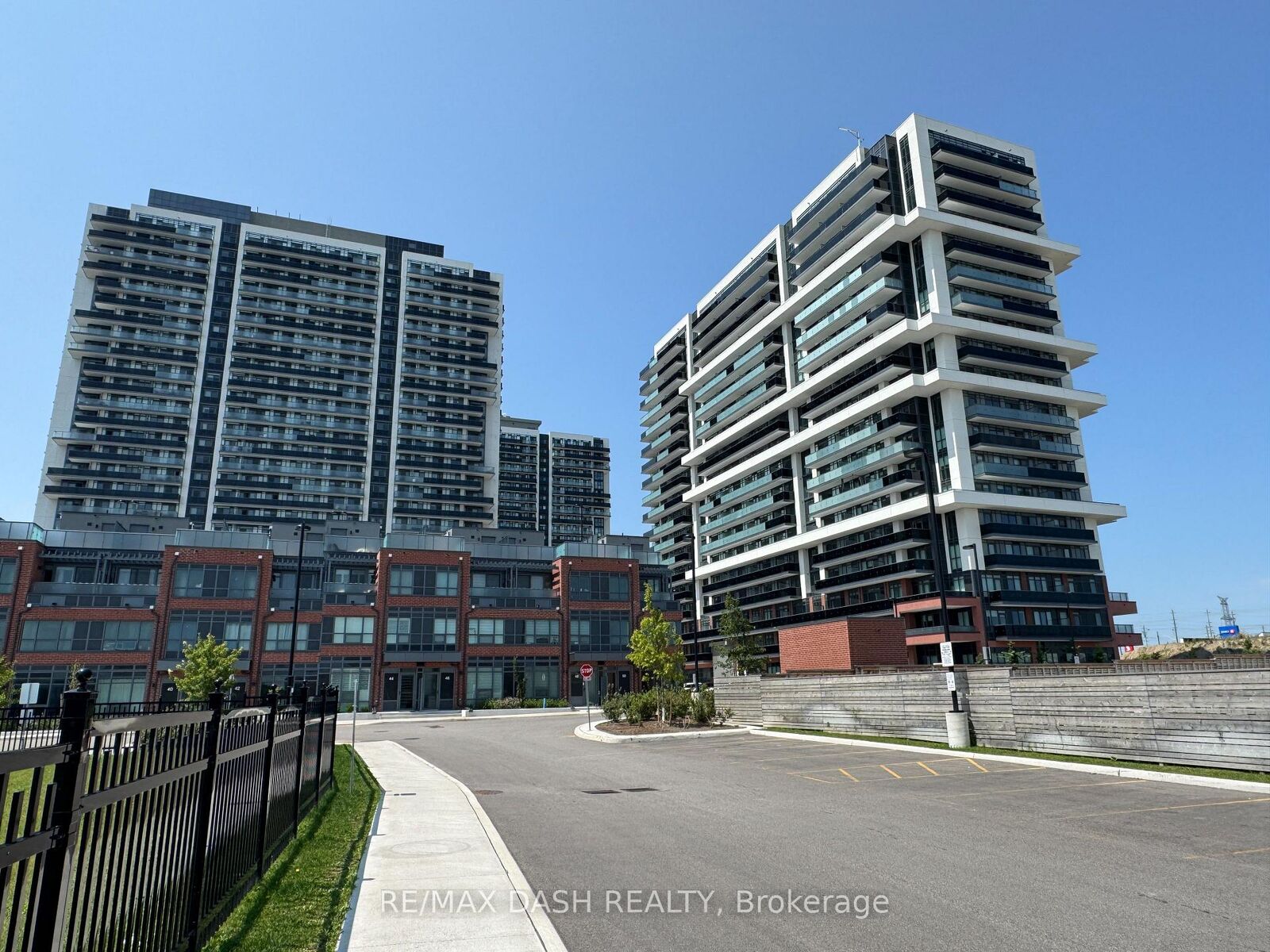 Property Photo:  2545 Simcoe Street N 924  ON L1L 0W3 