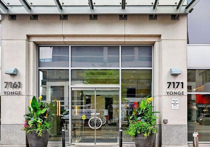 Property Photo: 7161 Yonge Street 520 ON L3T 0C8