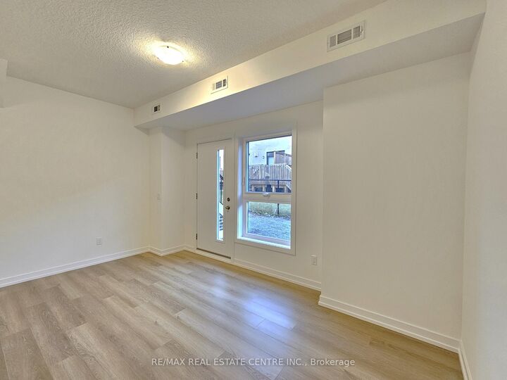 Property Photo:  70 Kenesky Drive 11  ON L8B 1Y4 
