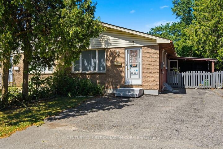 Property Photo:  17 Edgemere Crescent  ON N5Z 4M6 
