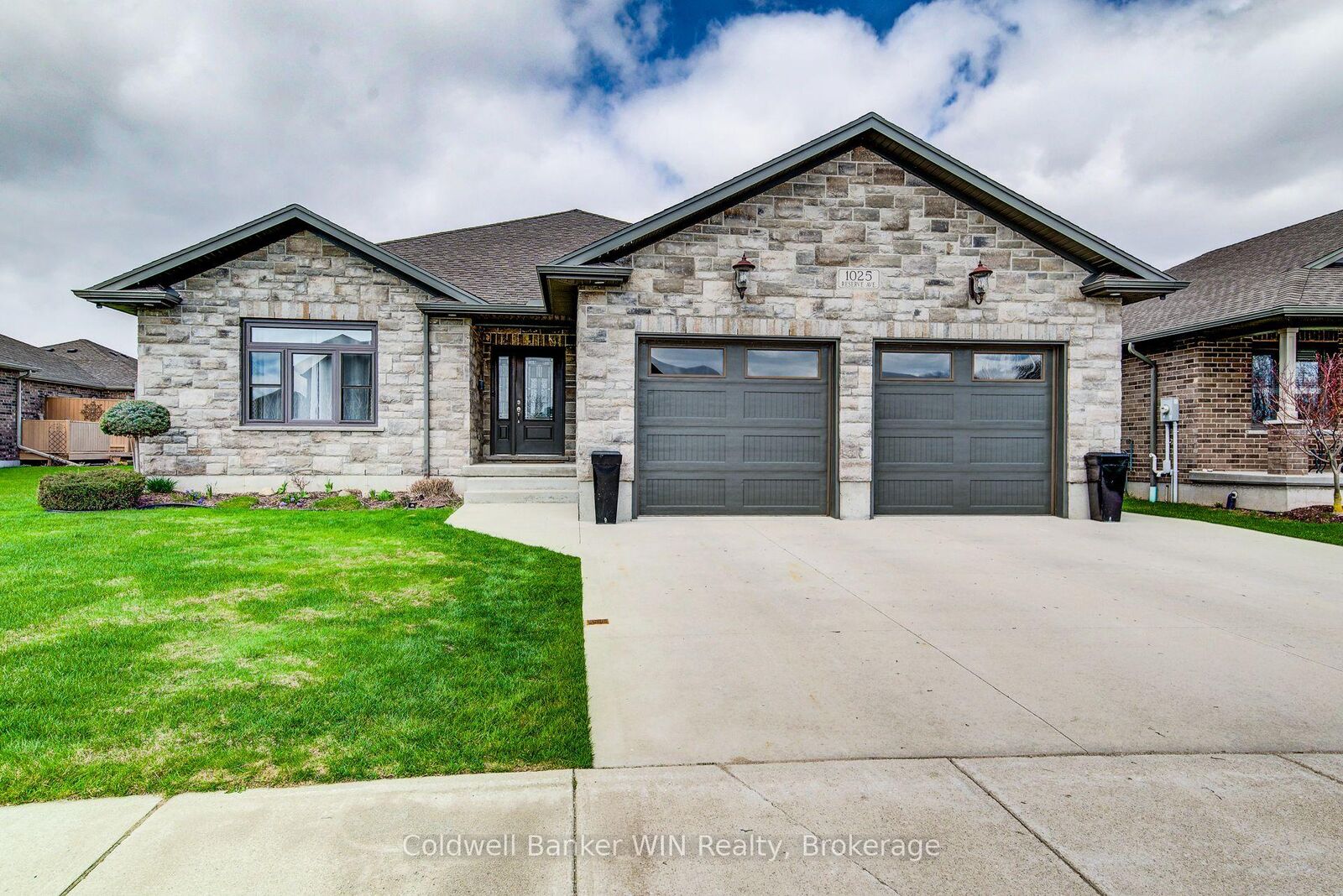 Property Photo:  1025 Reserve Avenue S  ON N4W 0B5 