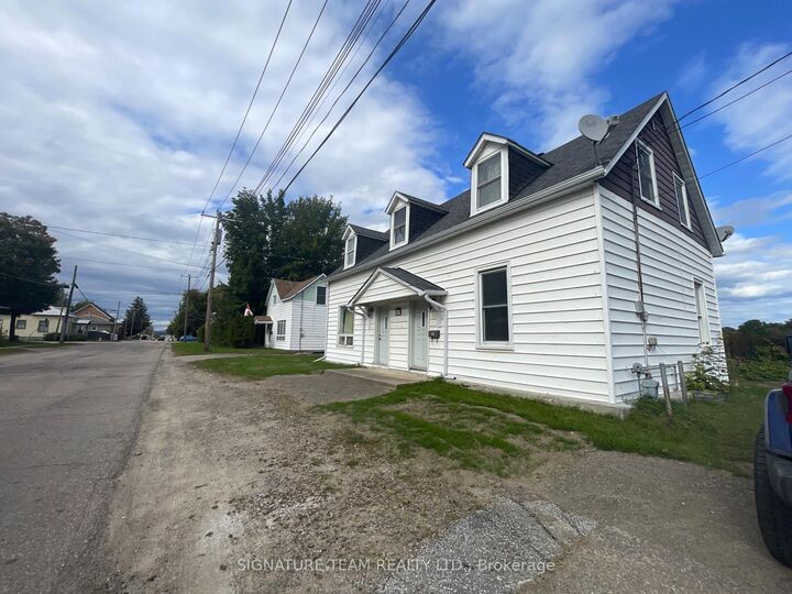 Property Photo: 387 Moffat Street ON K8A 3X8