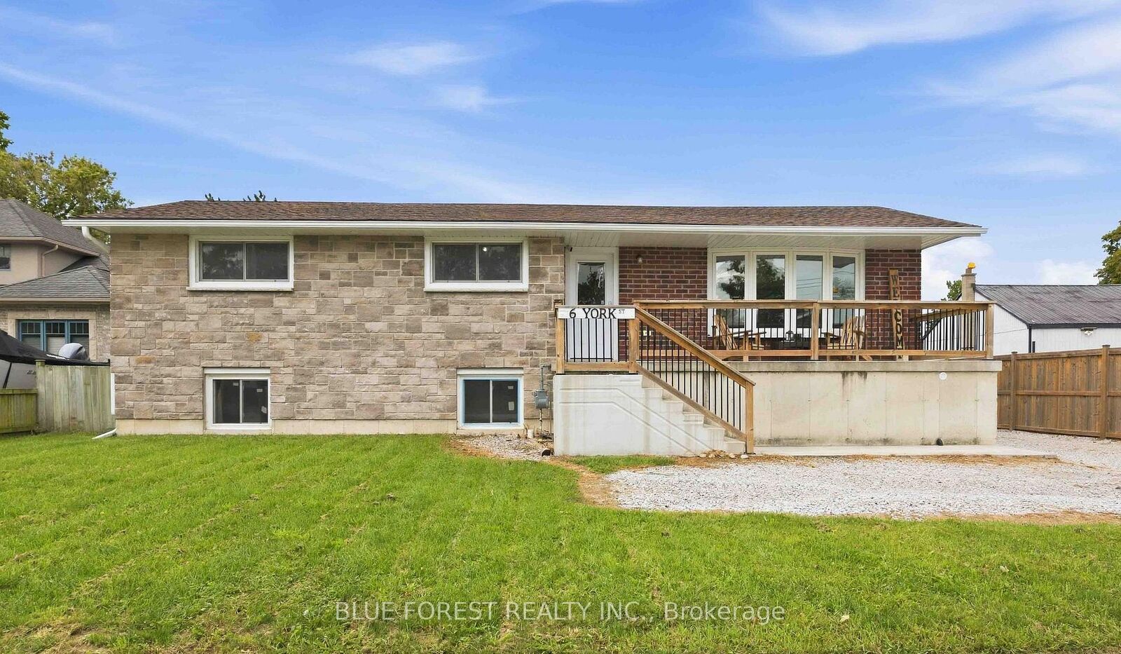 Property Photo:  6 York Street  ON N0N 1J0 