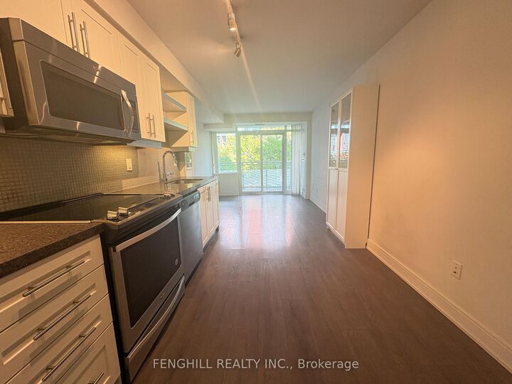 Property Photo:  525 Adelaide Street W 322  ON M5V 0N7 