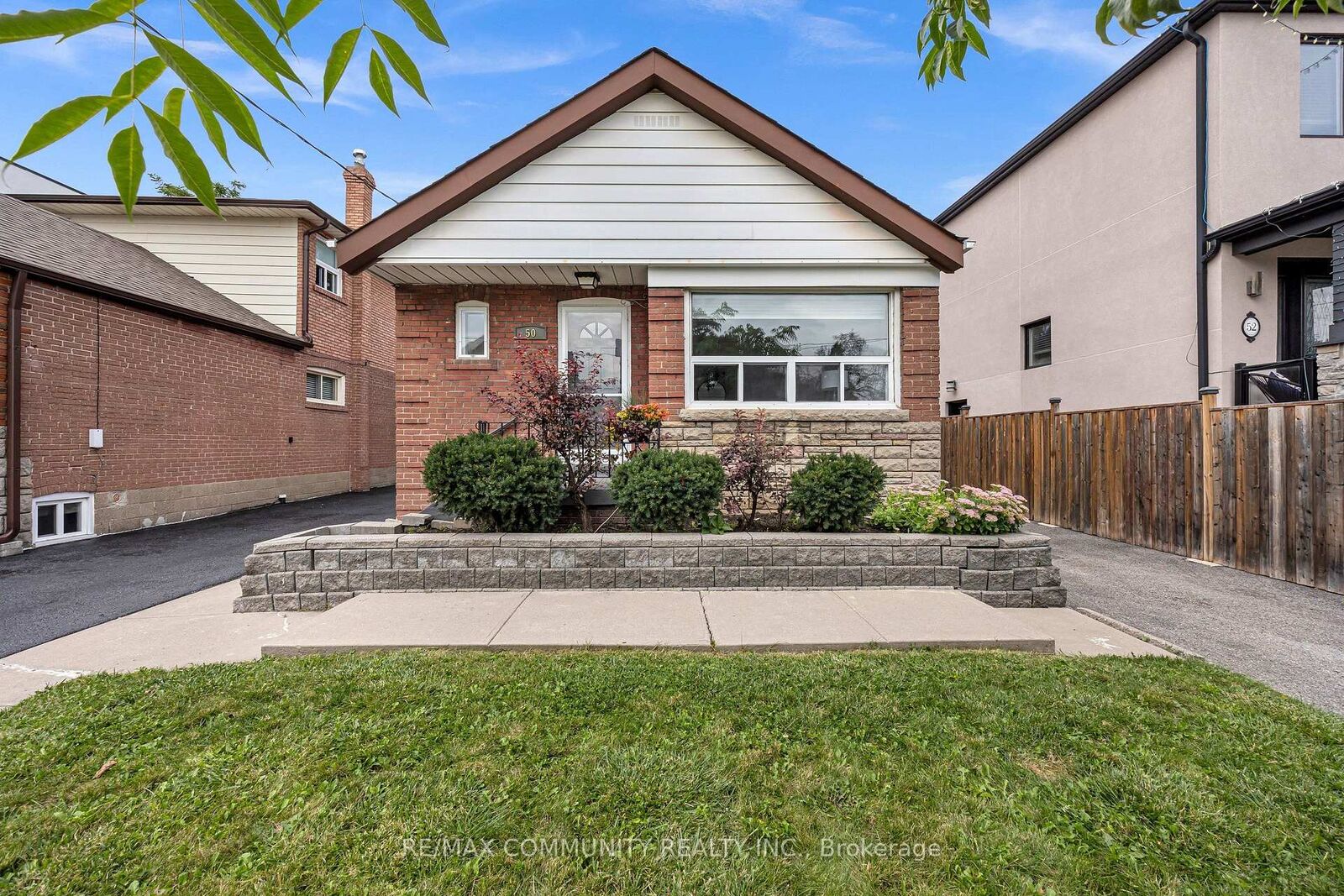 Property Photo:  50 Joanith Drive  ON M4B 1S7 