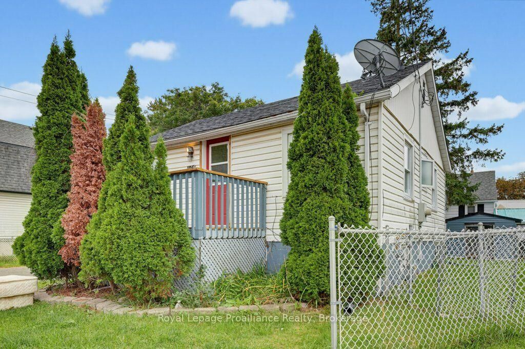 Property Photo:  106 Yeomans Street  ON K8P 3X7 