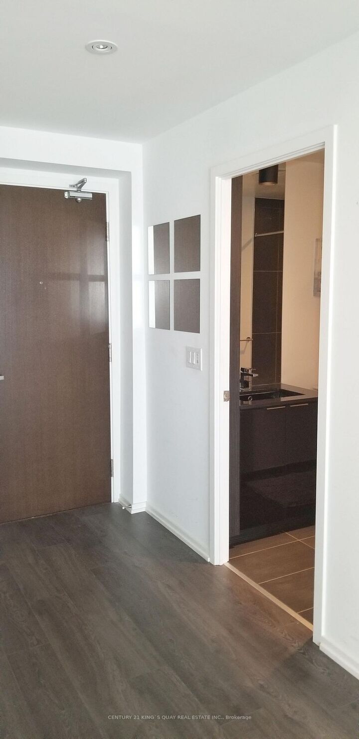 Property Photo:  70 Temperance Street 3308  ON M5H 0B1 
