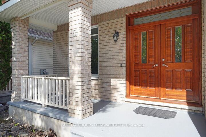 Property Photo: 5 Escade Drive ON K2G 6R9