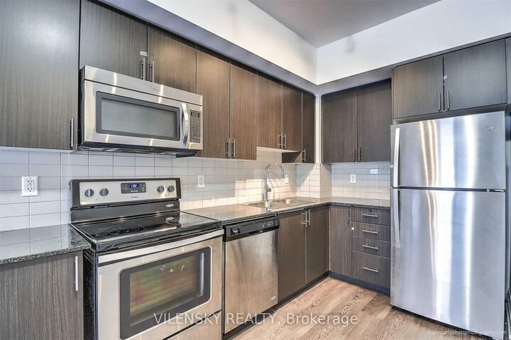 Property Photo:  7890 Bathurst Street 1011  ON L4J 7Y3 
