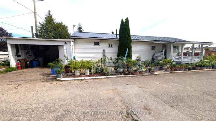 Property Photo:  1680 9th Avenue E 20  ON N4K 3G4 