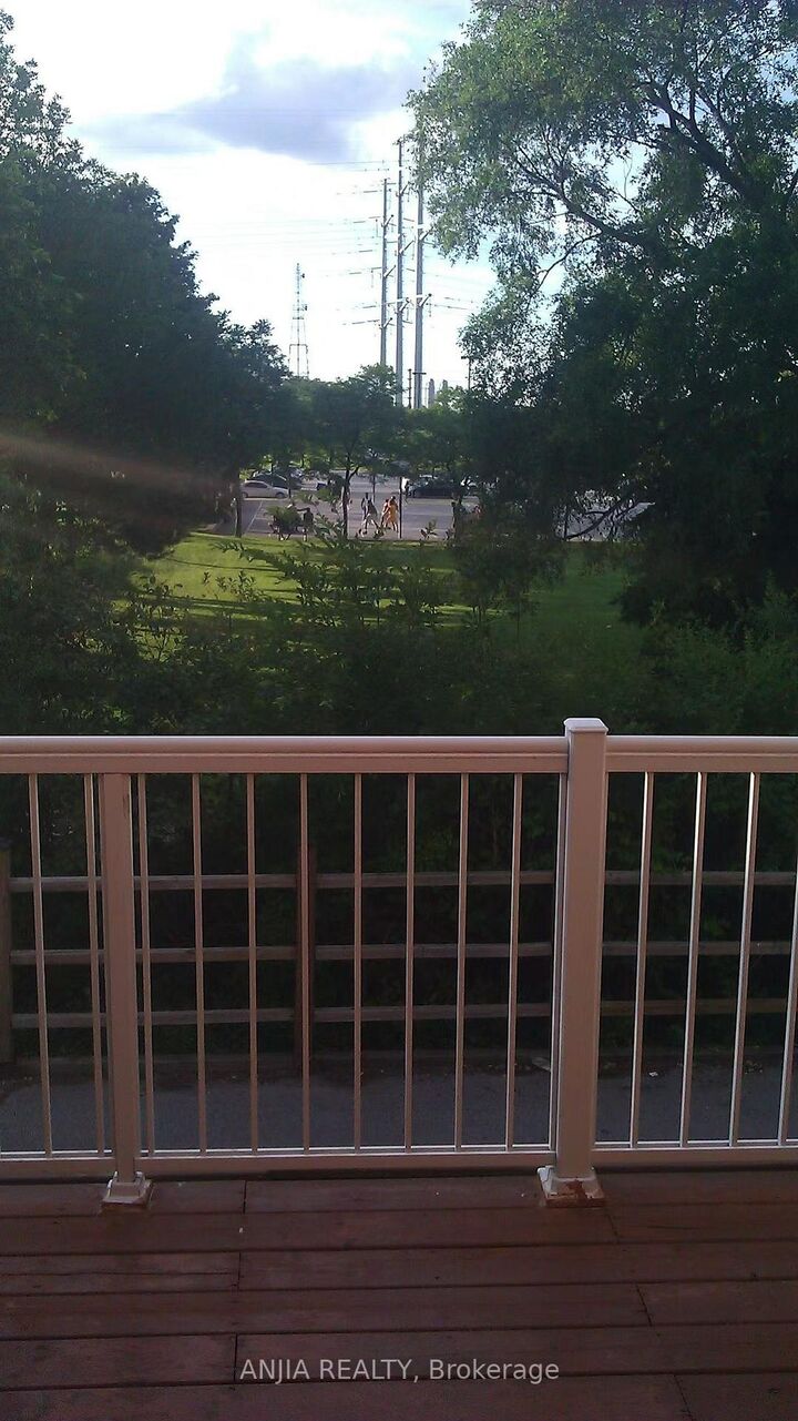 Property Photo:  901 Kennedy Road 40  ON M1K 2E9 