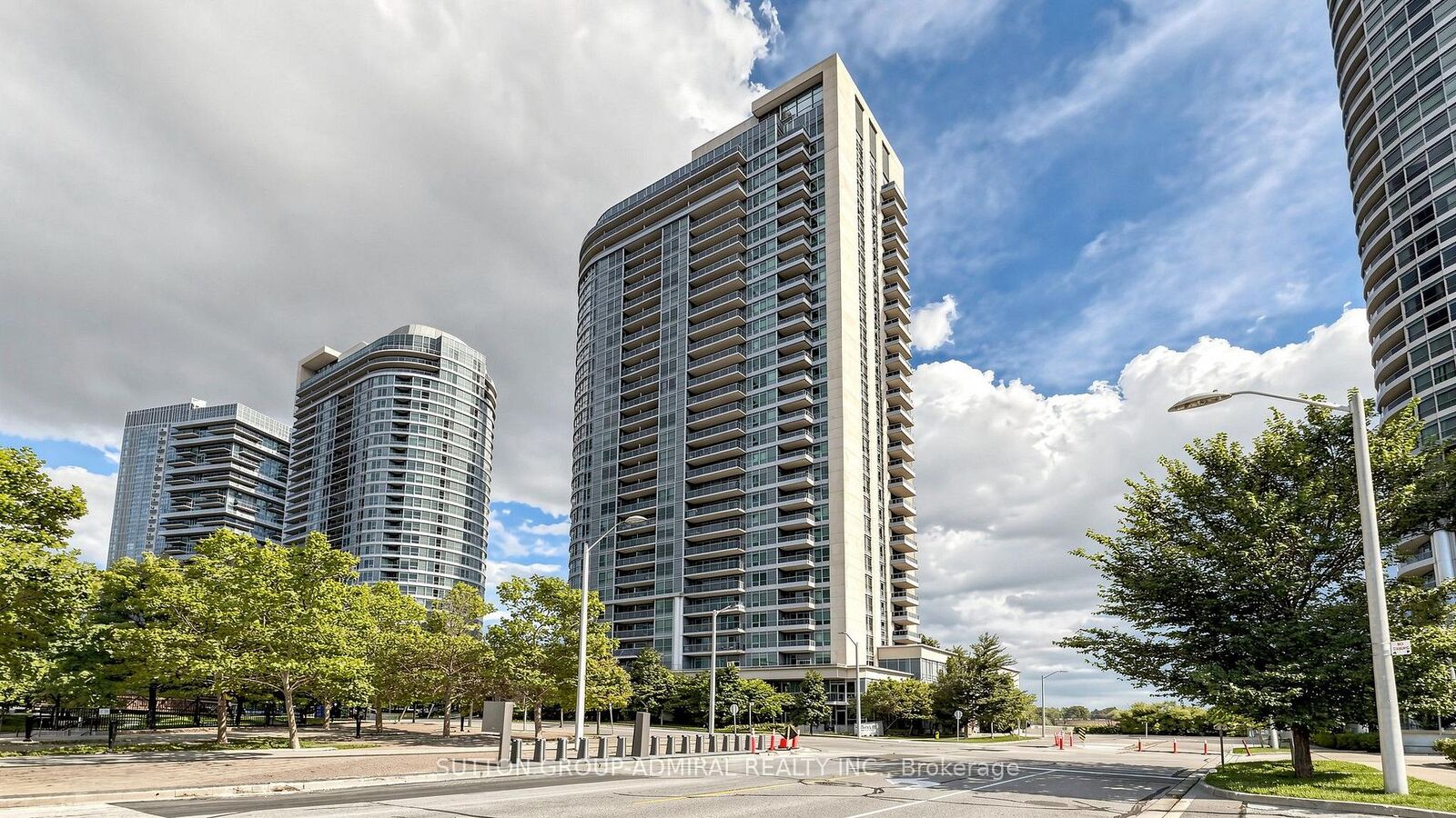 Property Photo: 151 Village Green Square 1005 ON M1S 0K5