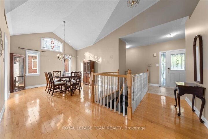Property Photo:  6 Amberlakes Drive  ON K2S 1Z9 