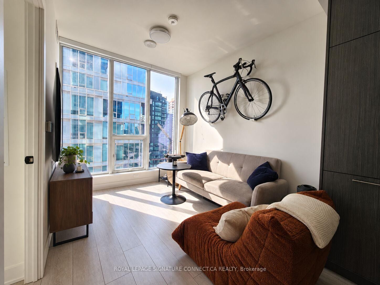 Property Photo:  15 Mercer Street 3403  ON M5V 0T8 