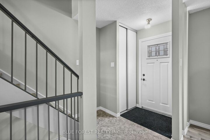 Property Photo:  253 Taylor Street 26  ON N5Y 2J6 