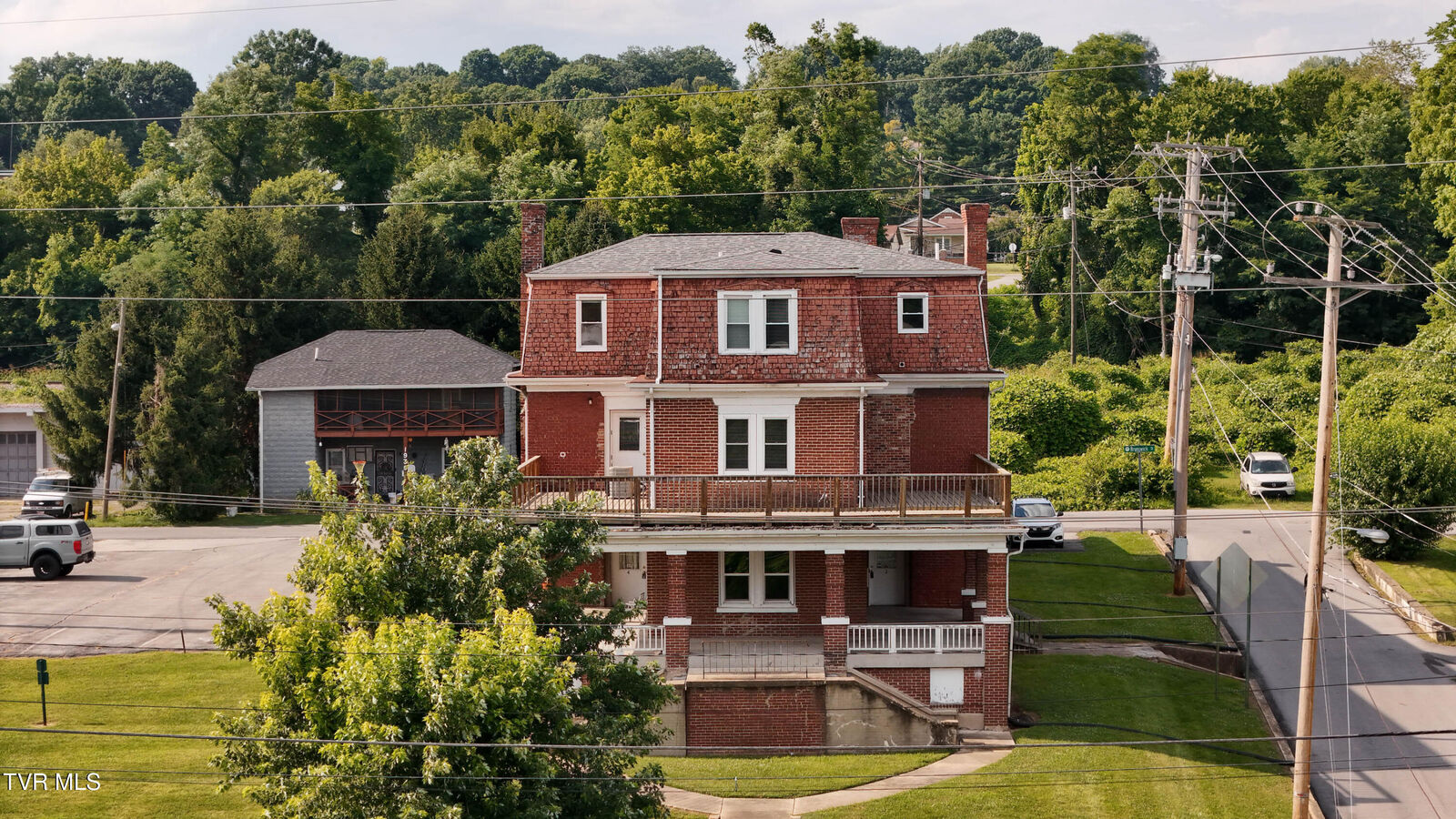 Property Photo:  2000 Netherland Inn Road  TN 37660 