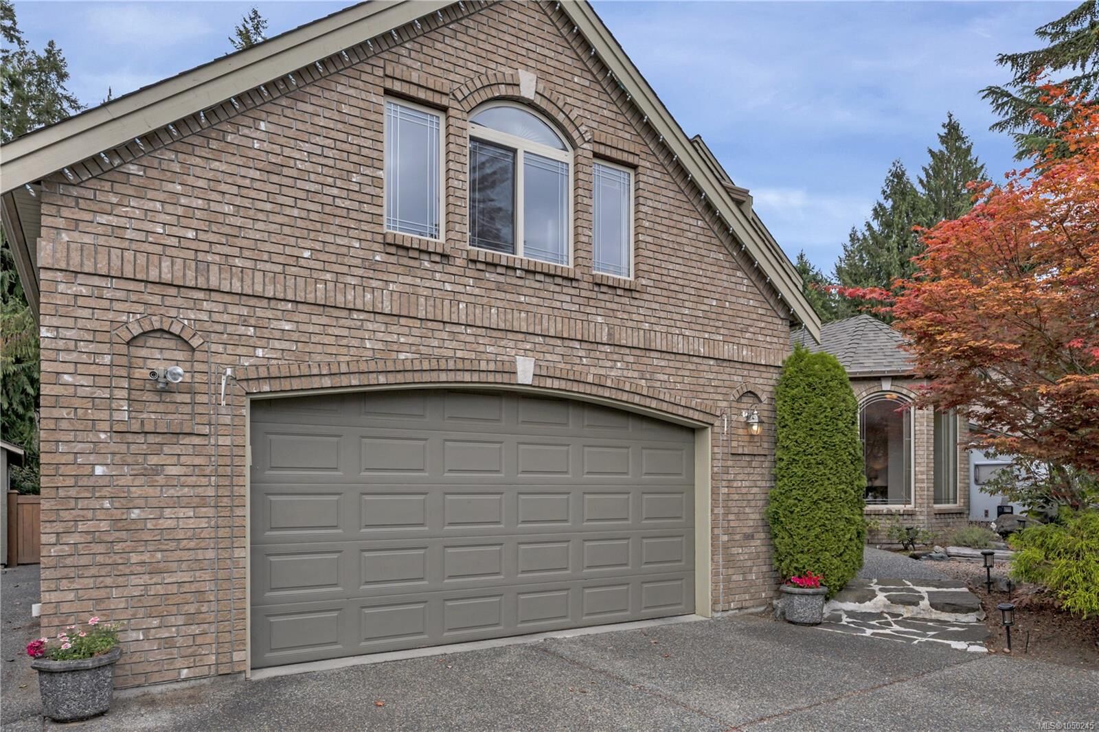 Property Photo: 901 Savary Dr BC V9K 1R7
