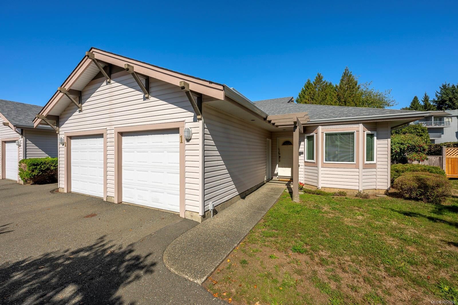 Property Photo:  950 Braidwood Rd #1  BC V9N 3R9 