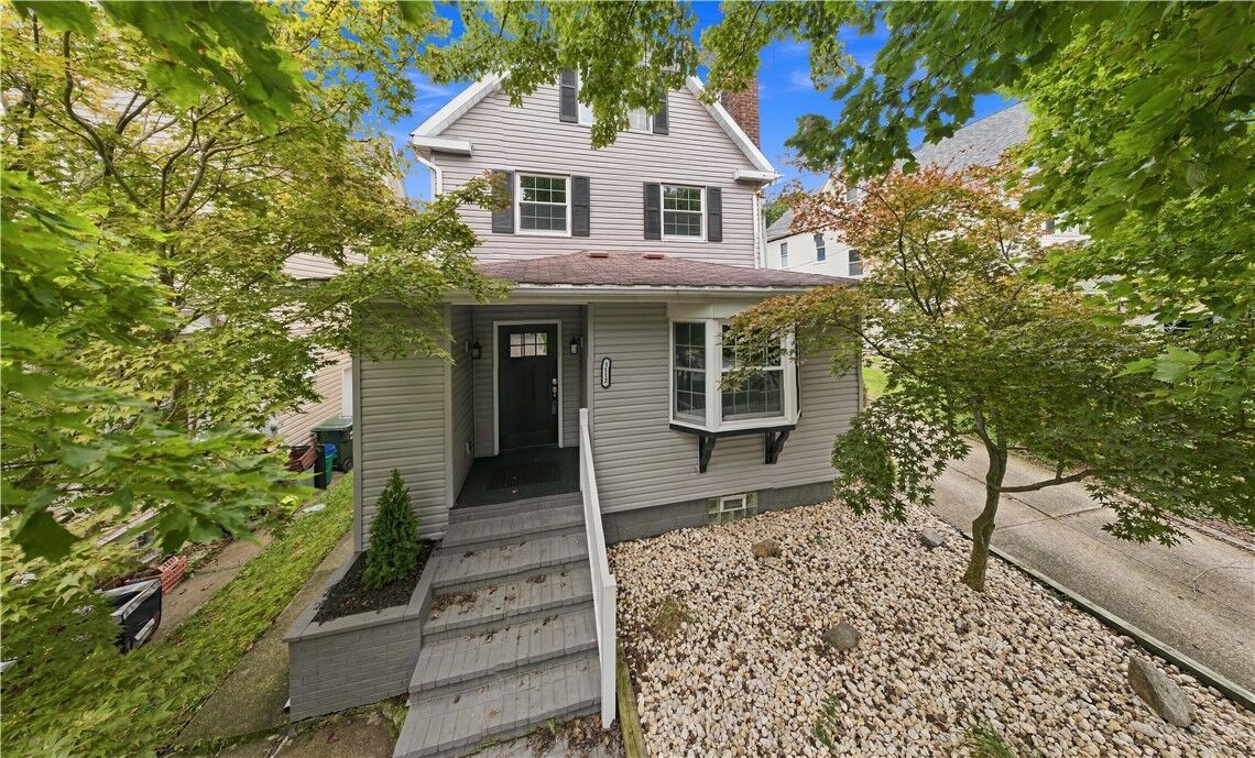 Property Photo:  1112 Montana Ave  PA 15065 