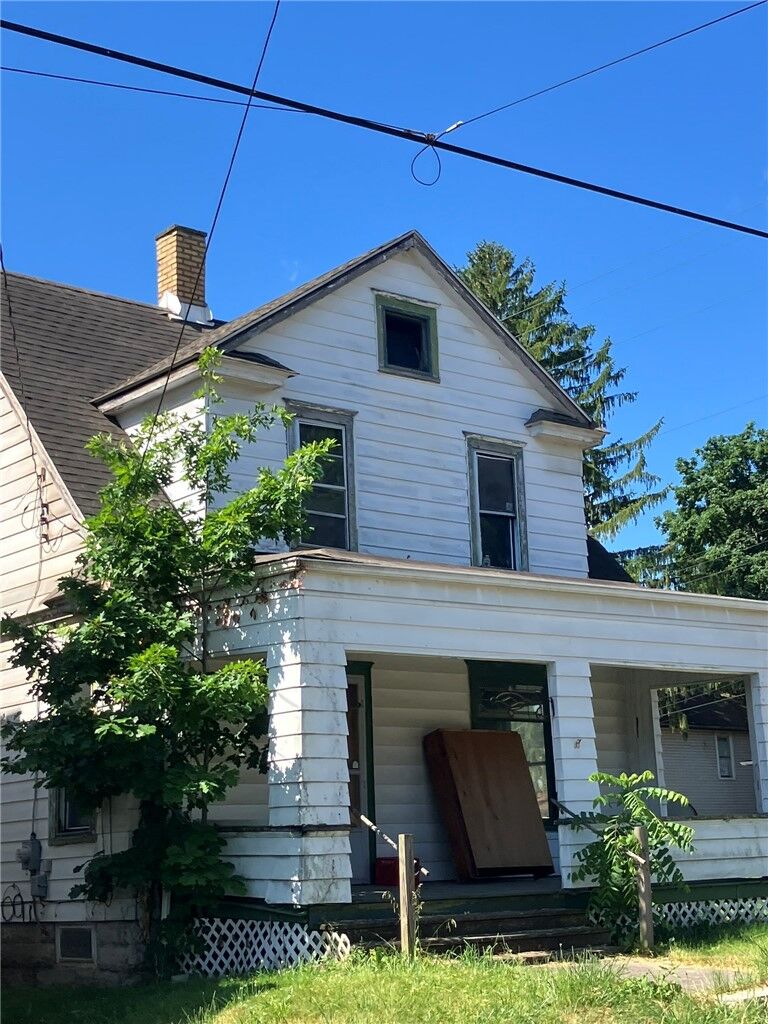 Property Photo:  541 Lorain St  PA 16146 