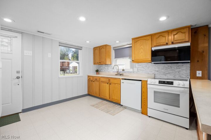 Property Photo:  168 Euclid Avenue  OH 44281 