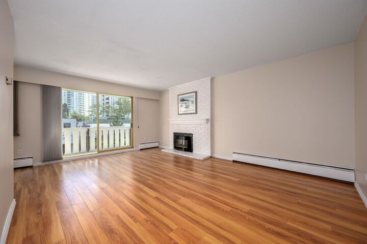 Property Photo:  1345 Chesterfield Avenue 302  BC V7M 2N1 
