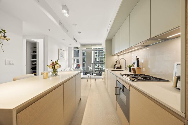 Property Photo:  1289 Hornby Street 2007  BC V6Z 0G7 