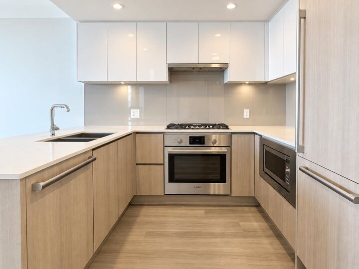 Property Photo:  618 Carnarvon Street 1405  BC V3M 0N9 