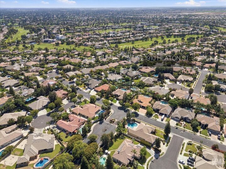Property Photo: 1910 Heaton Street CA 93311