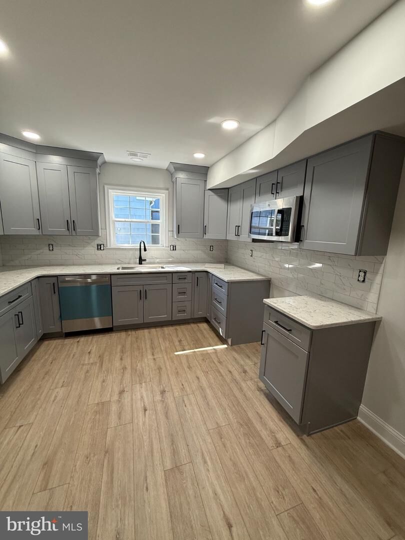 Property Photo:  7017 Collins Avenue  NJ 08109 