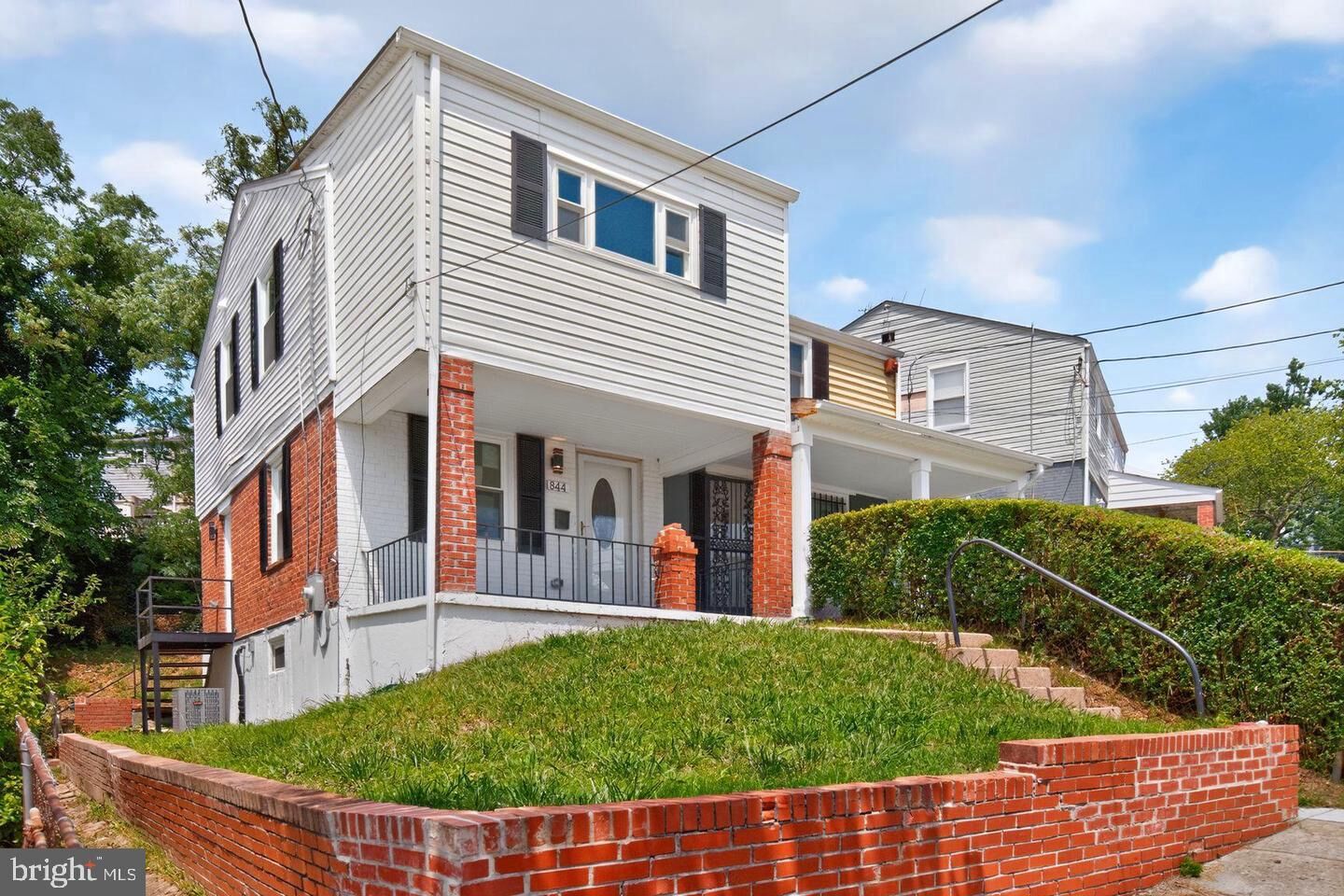 Property Photo:  