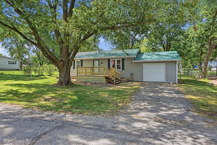 Property Photo:  607 Jean Cir  MO 65231 