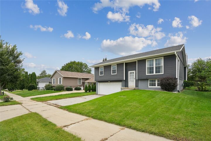 Property Photo:  6605 Council Street NE  IA 52402 